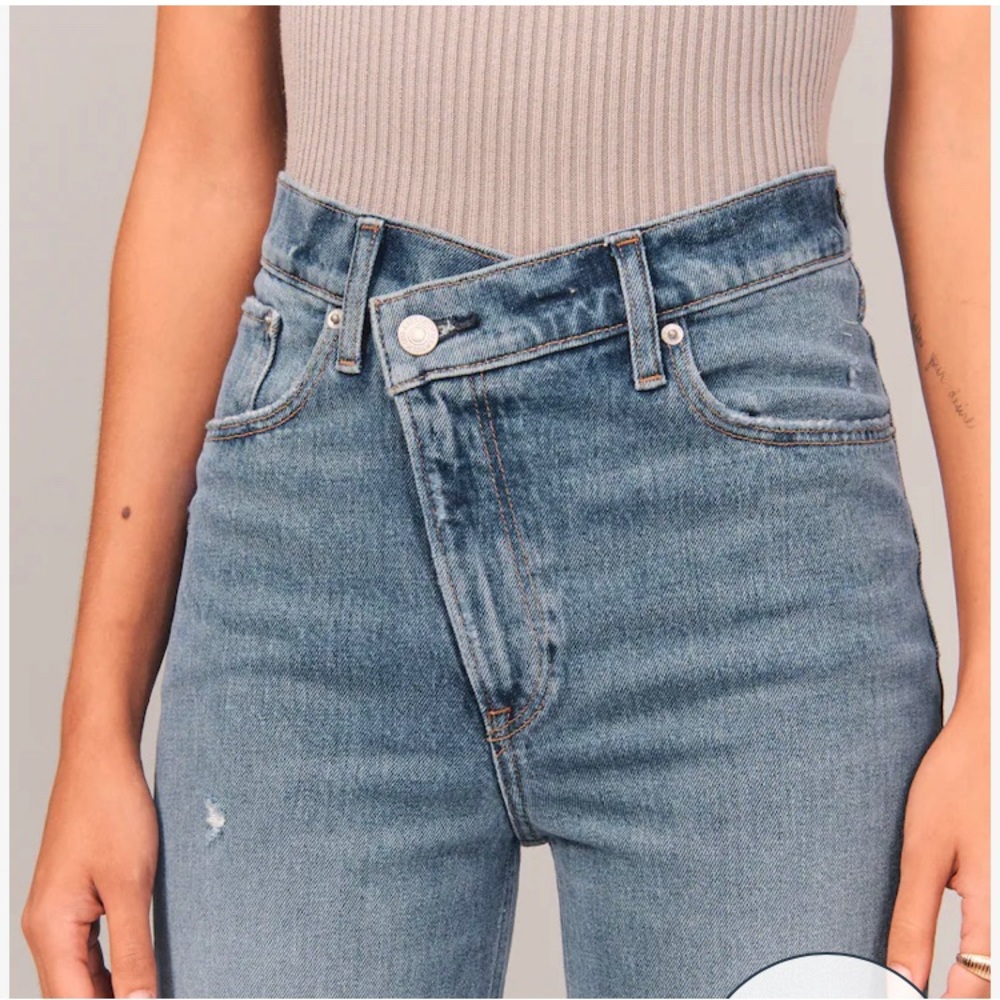 Abercrombie & Fitch The ‘90s Straight Ultra High Rise W Criss Cross Waist - Picture 2 of 15